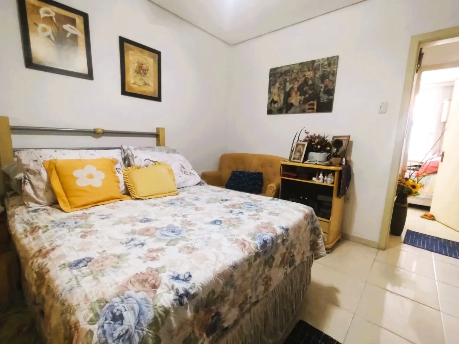 Imagem Apartamento 2 dormitórios semimobiliado próximo do Colégio Rosário