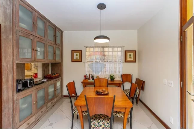Imagem Casa à venda em Alto de Pinheiros, com 351 m², 4 dormitórios, sendo 2 suítes