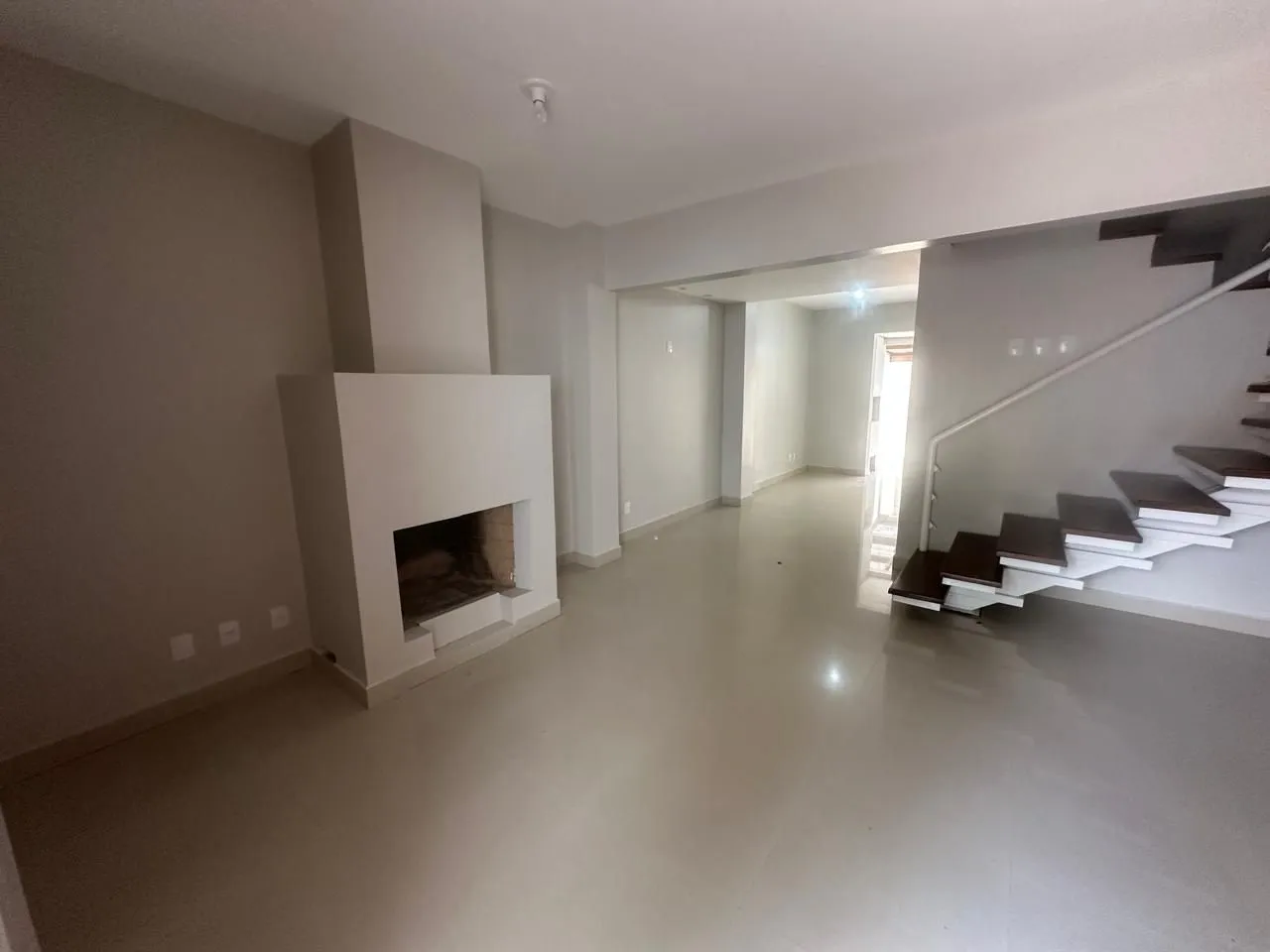 Imagem Vende-se casa com 4 suítes, 184m² e 4 vagas - Chácara das Pedras