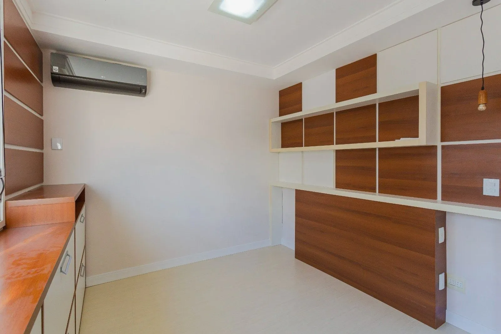 Imagem Apartamento 100% Reformado com 3 Dormitórios e Churrasqueira