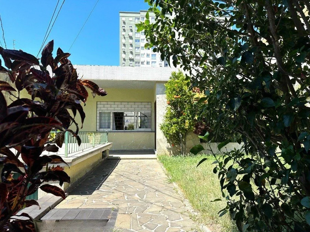 Imagem Casa 3 dormitórios no Bairro Glória, próxima a Prof. Oscar Pereira.