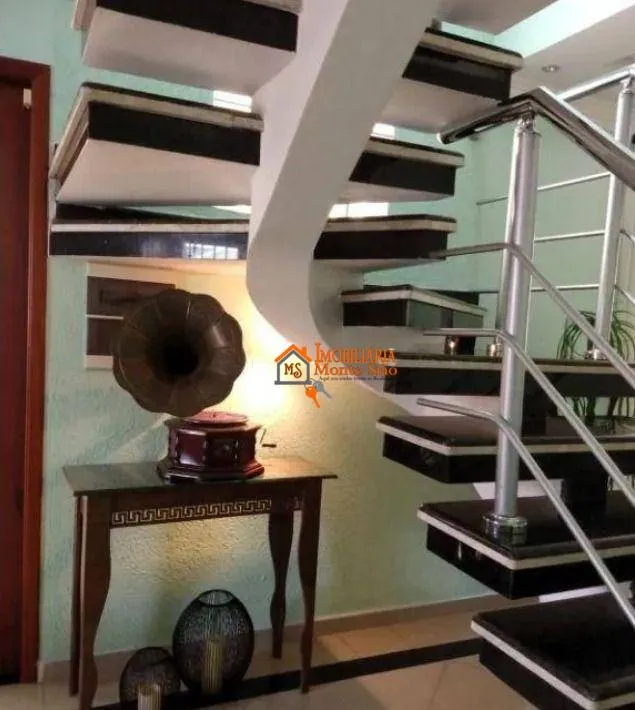 Imagem Sobrado com 4 dormitórios à venda, 200 m² por R$ 950.000 - Jardim Paraventi - Guarulhos/SP