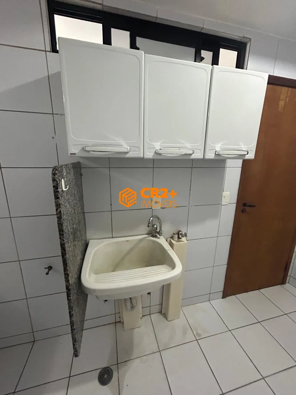 Imagem Vendo apartamento 03 quartos, 01 suíte 02 vagas de garagem no Espinheiro. 81m²