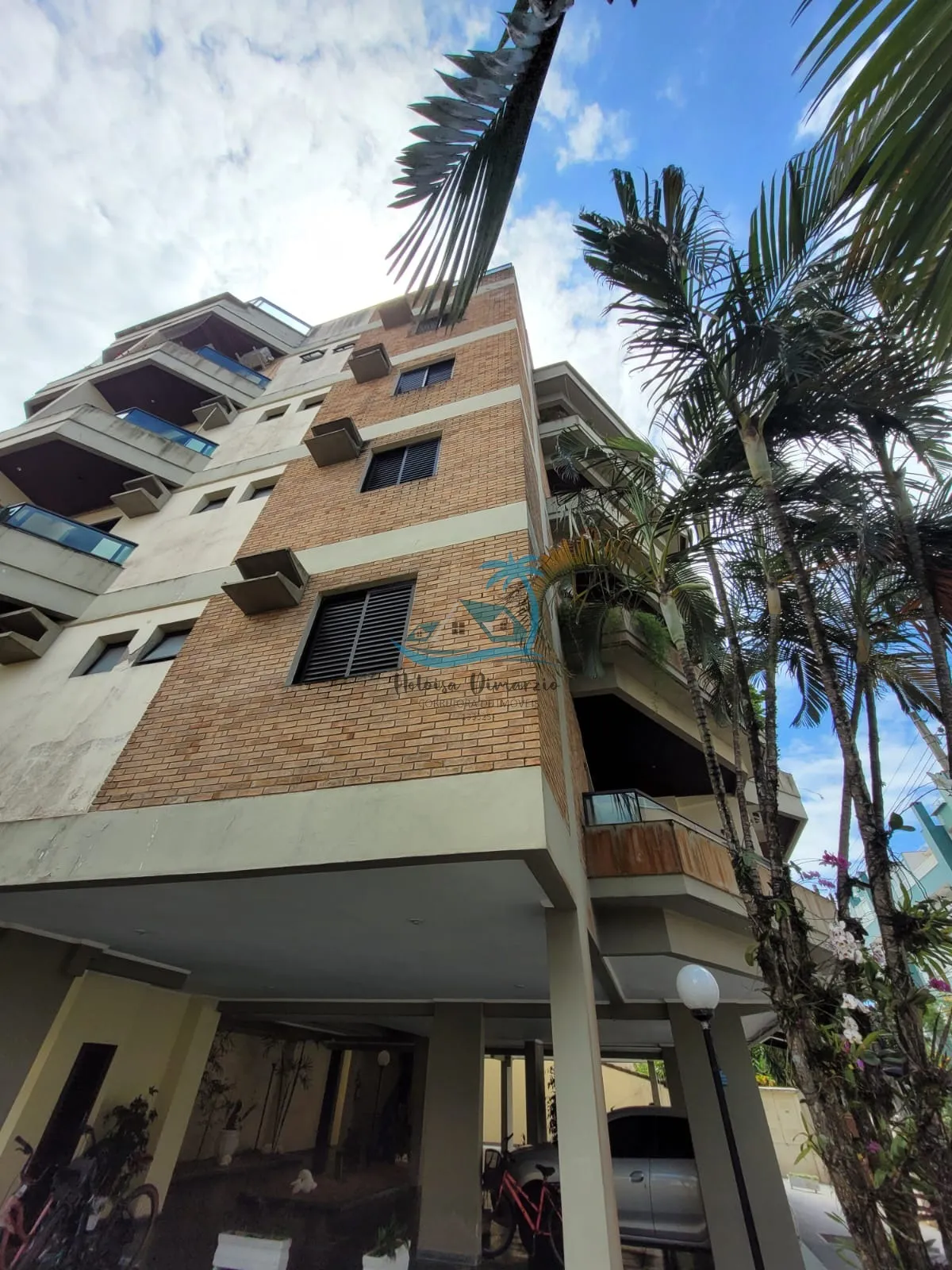 Imagem Apartamento com 2 dormitórios a venda a 300 metros da orla de Itaguá em Ubatuba.