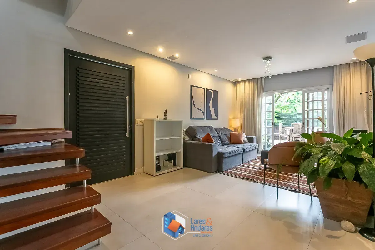 Foto do imóvel Sobrado para venda em Vila Império com 3 quartos, sendo 1 suíte, 219m² em Rua Professor Rodolpho de Freitas