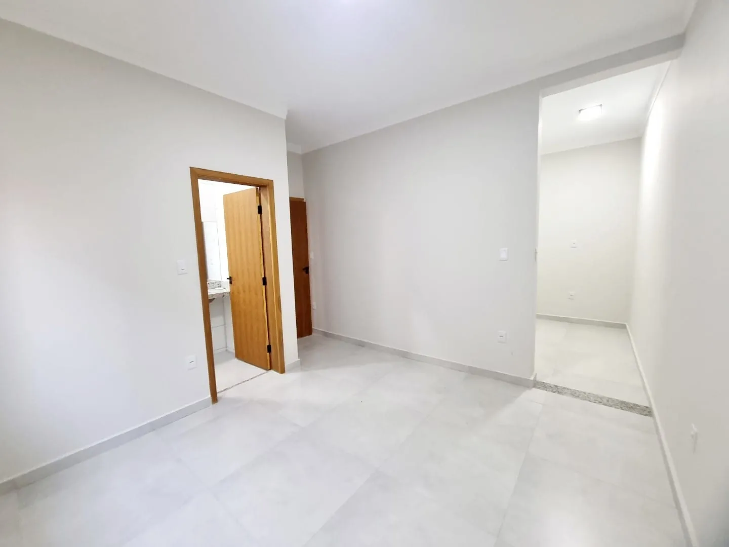 Imagem Casa térrea moderna com 3 dormitórios, suíte, closet, área gourmet e acabamentos de alta qualidade e bom gosto.