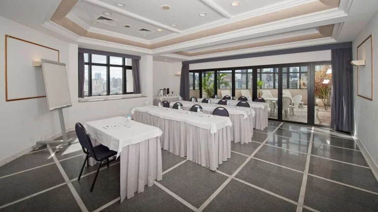 Imagem Flat disponível para venda no Ninety Hotel, com 33m², 1 dormitório e 1 vaga