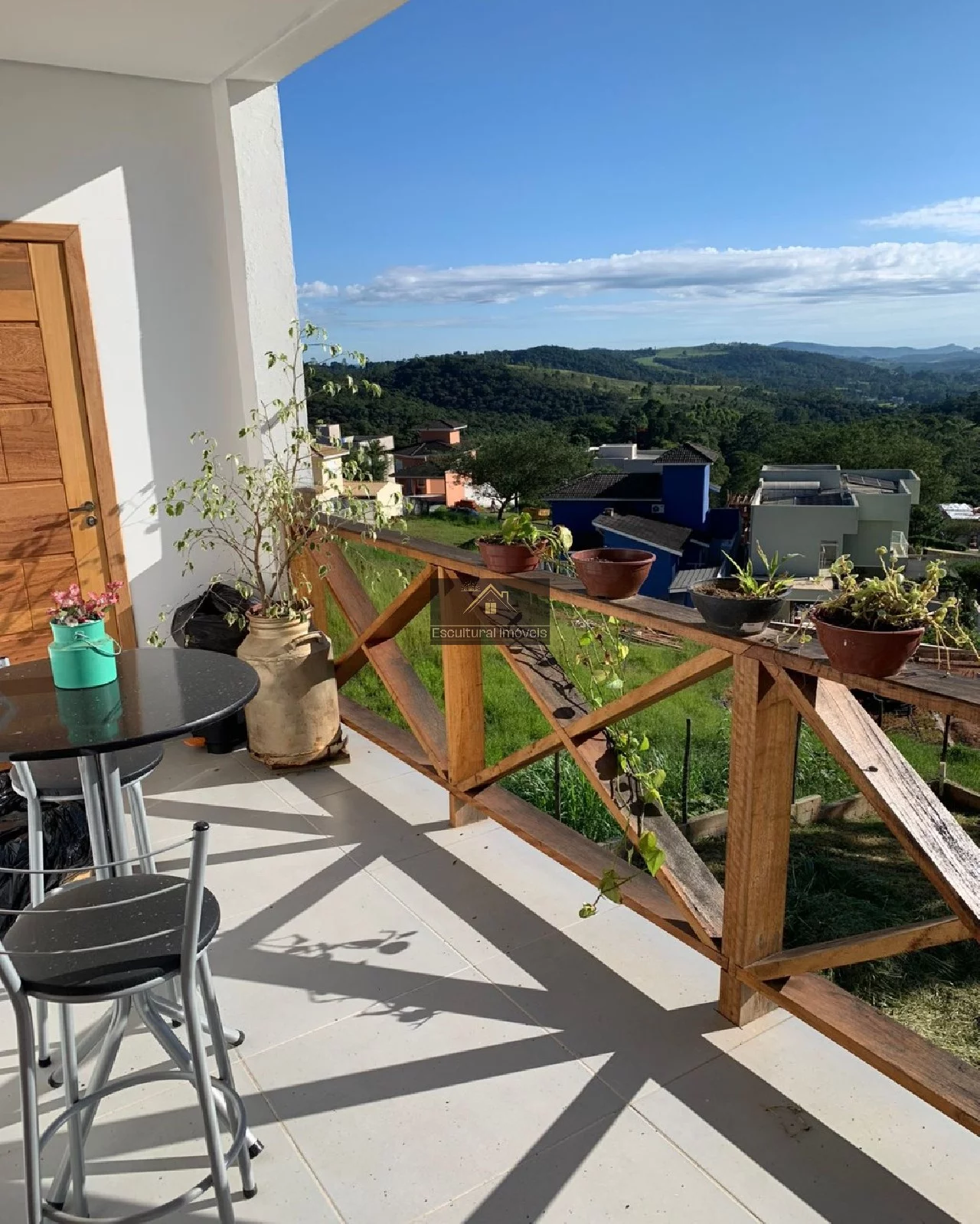 CASA CONDOMÍNIO FECHADO PRÓXIMO SÃO ROQUE 250 METROS DA RODOVIA RAPOSO TAVARES 4 DORMITÓRIOS 1 SUÍTE SALA LAREIRA 4 VAGAS VARANDA SEGURANÇA LAZER