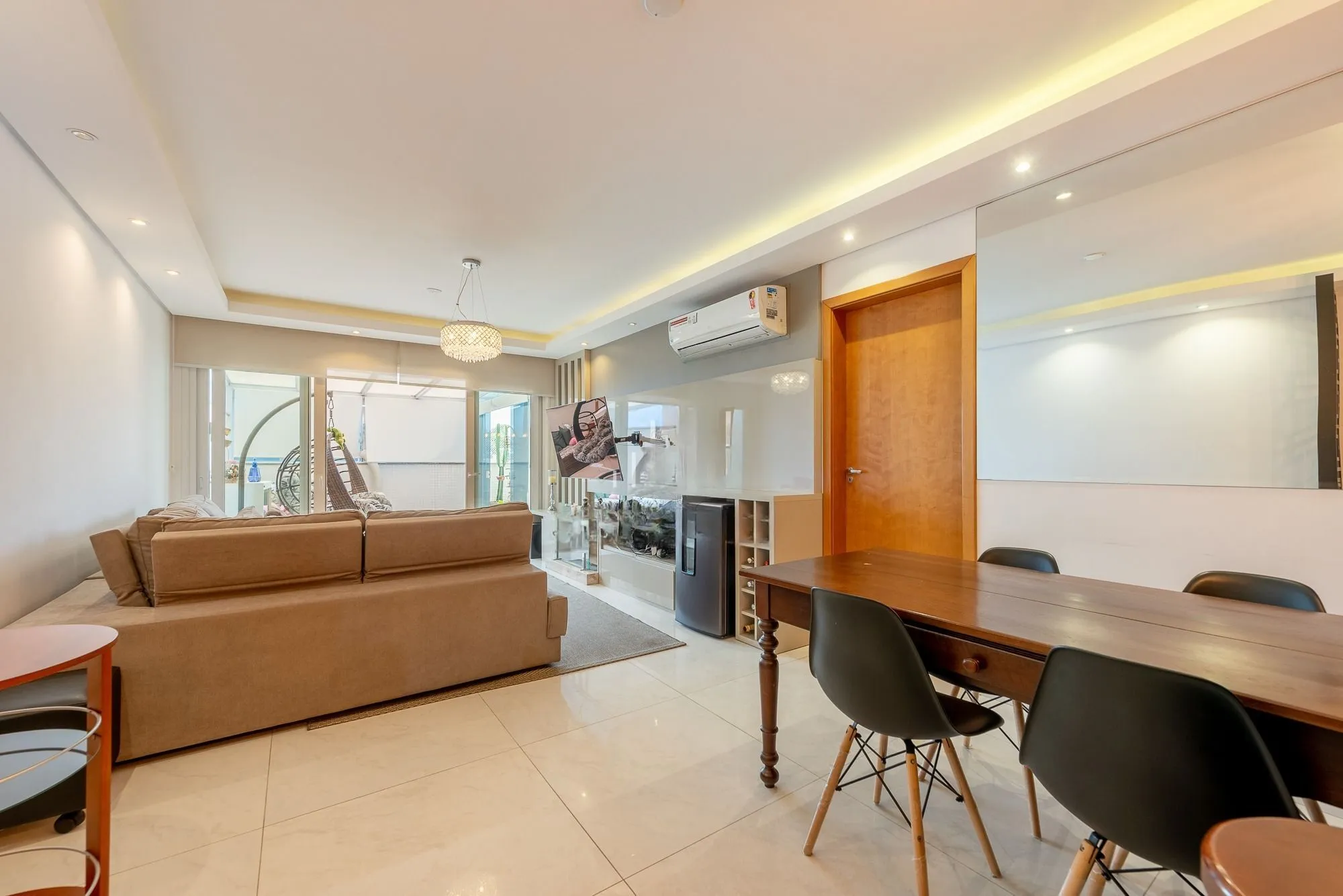 Imagem Apartamento Garden mobiliado, com 180 m² privativos, no bairro Chácara das Pedras