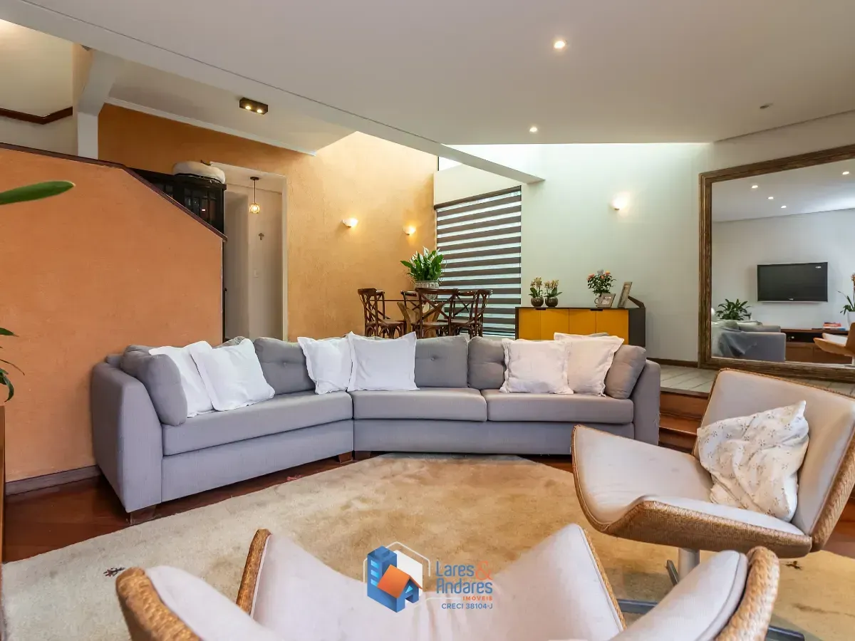 Imagem Sobrado para venda em Saúde com 4 quartos, sendo 4 suítes, 220m²