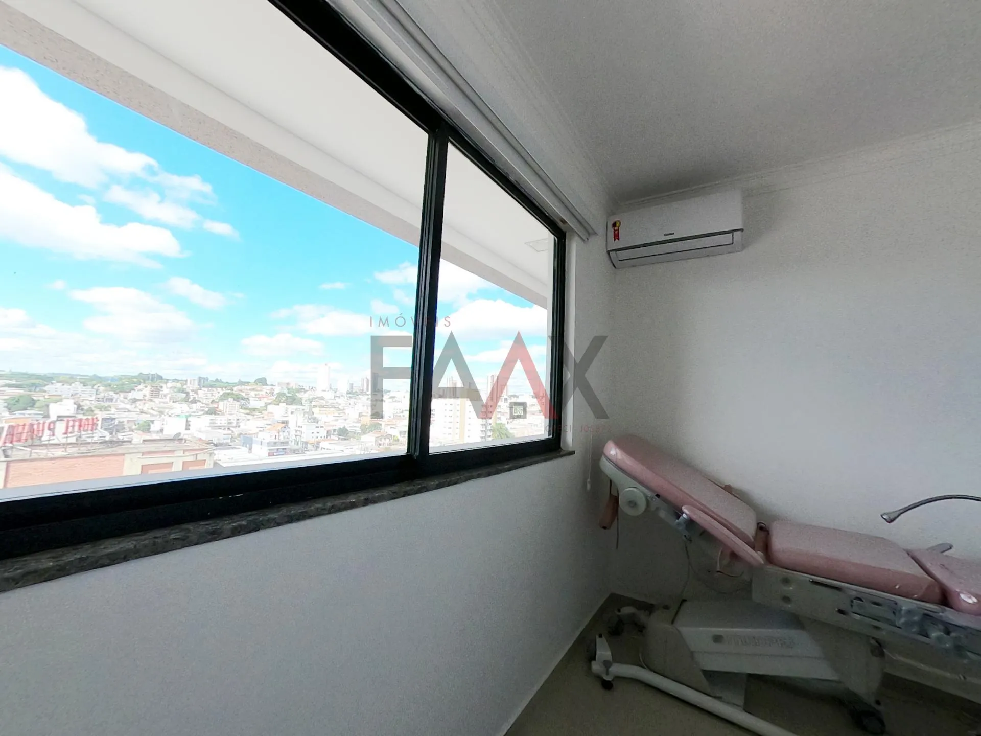Imagem Sala Comercial no centro próximo do Hospital Santa Tereza e de Igrejas e comerci