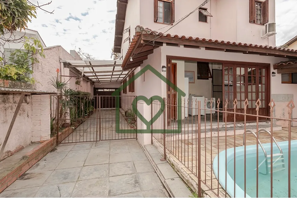 Imagem Casa no bairro Passo D?Areia, Porto Alegre, ideal para quem busca conforto, espaço e estilo. Reform...