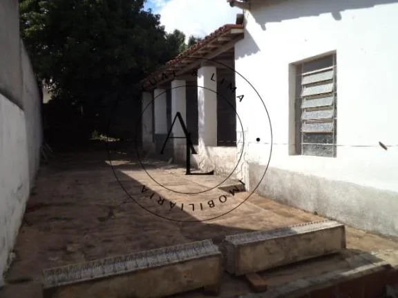 Imagem Casa Versátil com 3 Dormitórios: Ideal para Uso Comercial ou Residencial!