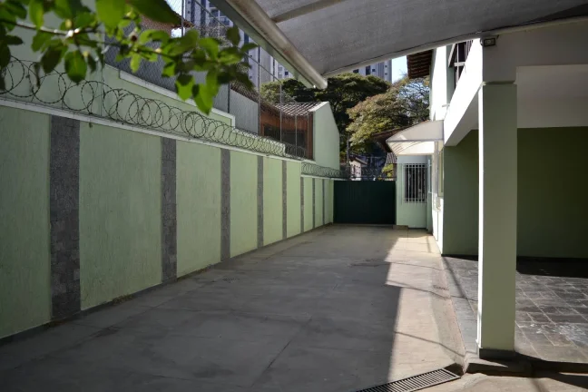 Imagem Casa ótima localização, comercial e residencial.