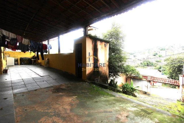 Imagem Casa e Galpão no 1º de Outubro, Ibirité/MG