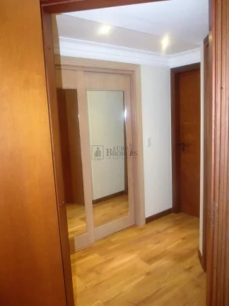 Imagem Apartamento quadra mar com 5 suítes em Balneário Camboriú