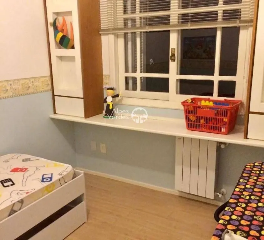 Imagem Vende-se casa com 3 dormitórios no condomínio dos Lagos em Gramado