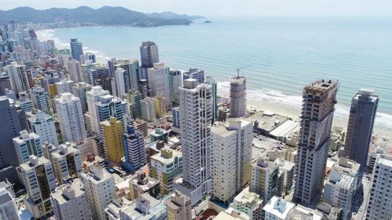 Imagem Apartamento à venda em Itapema, Meia Praia, com 3 quartos, 130m2