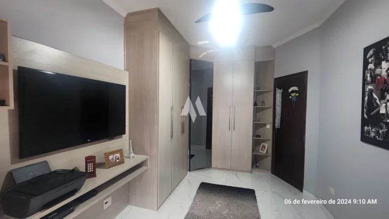 Imagem Viva com Conforto e Estilo em um Sobrado de Três Andares!