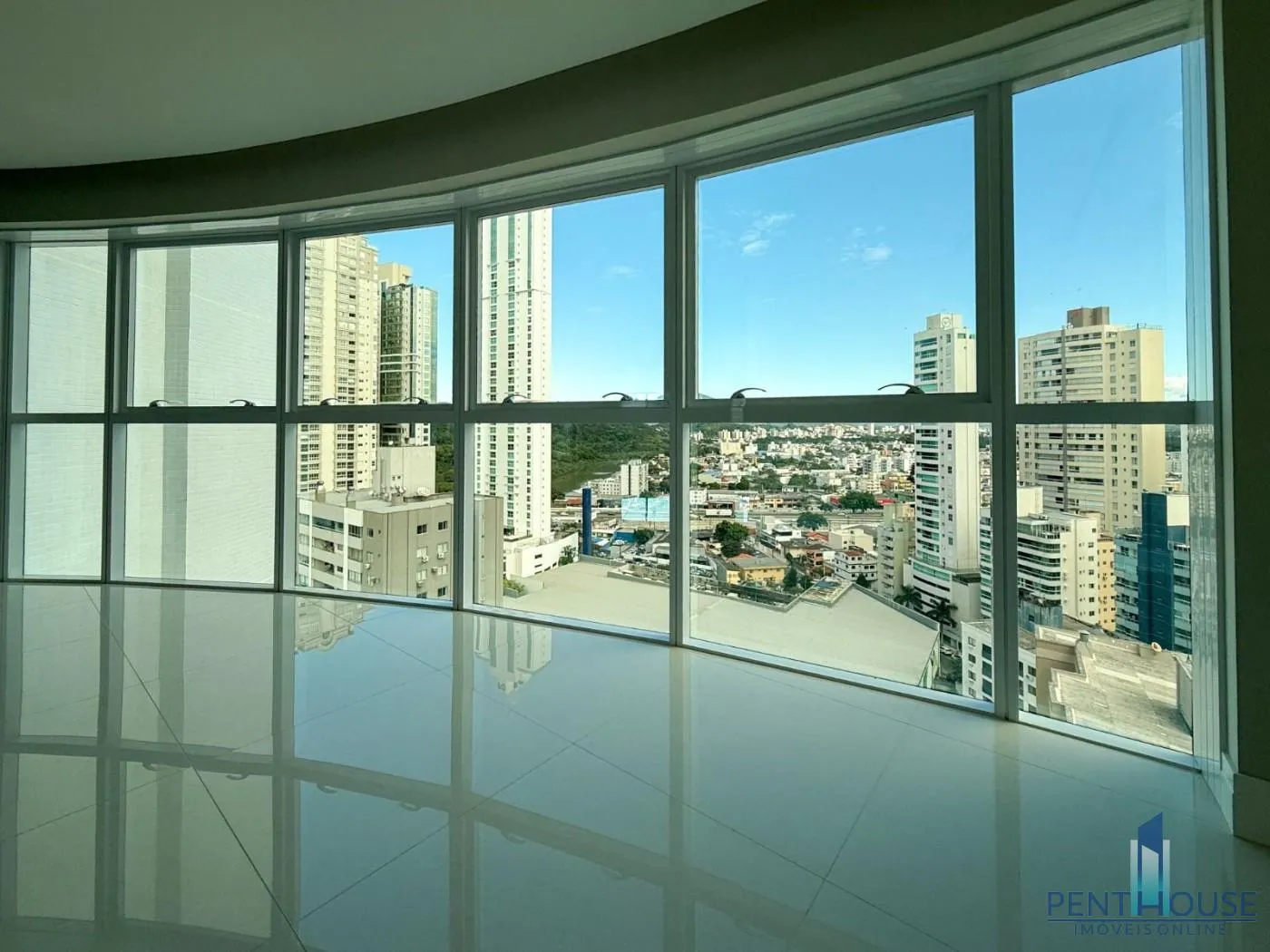 Imagem Apartamento Quadra Mar para Venda em Balneário Camboriú, CENTRO, 3 dormitórios, 3 suítes, 4 banheiros, 2 vagas