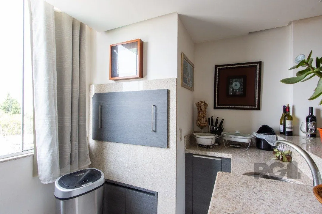Imagem Casa em condominio . com 6 suites, sendo 3 suítes master com closet e hidro.