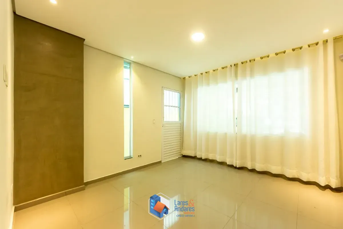 Foto do imóvel Sobrado para venda em Vila Palmeiras com 3 quartos, sendo 3 suítes, 240m² em Rua João de Lemos