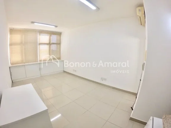 Imagem Sala comercial, com armários embutidos, frigobar, ar condicionado, microondas, banheiro e 1 vaga na...