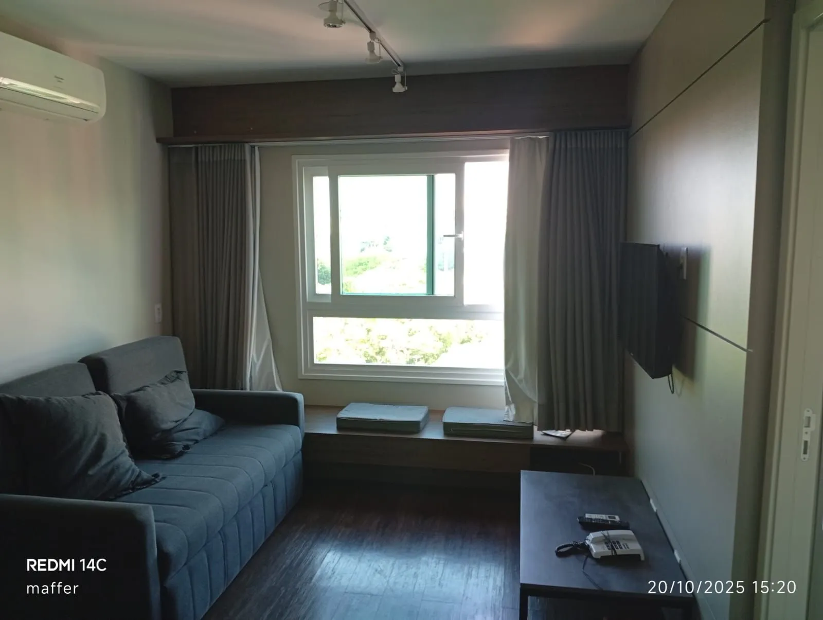 Imagem MÁFFER IMÓVEIS ALUGA Apartamento mobiliado de 1 dormitório com garagem em localização privilegiada do bairro Mont'Serrat - Porto Alegre/RS.