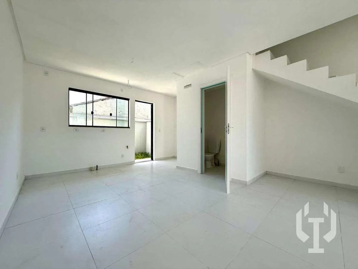 Imagem Sobrado à venda em Itapema, com 2 quartos, 70m2