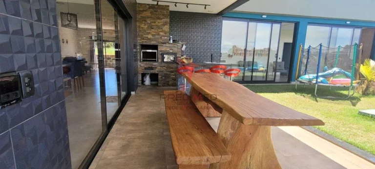 Imagem Casa a venda na Represa de Jurumirim , 3 Suites,com piscina, churrasqueira e área gourmet