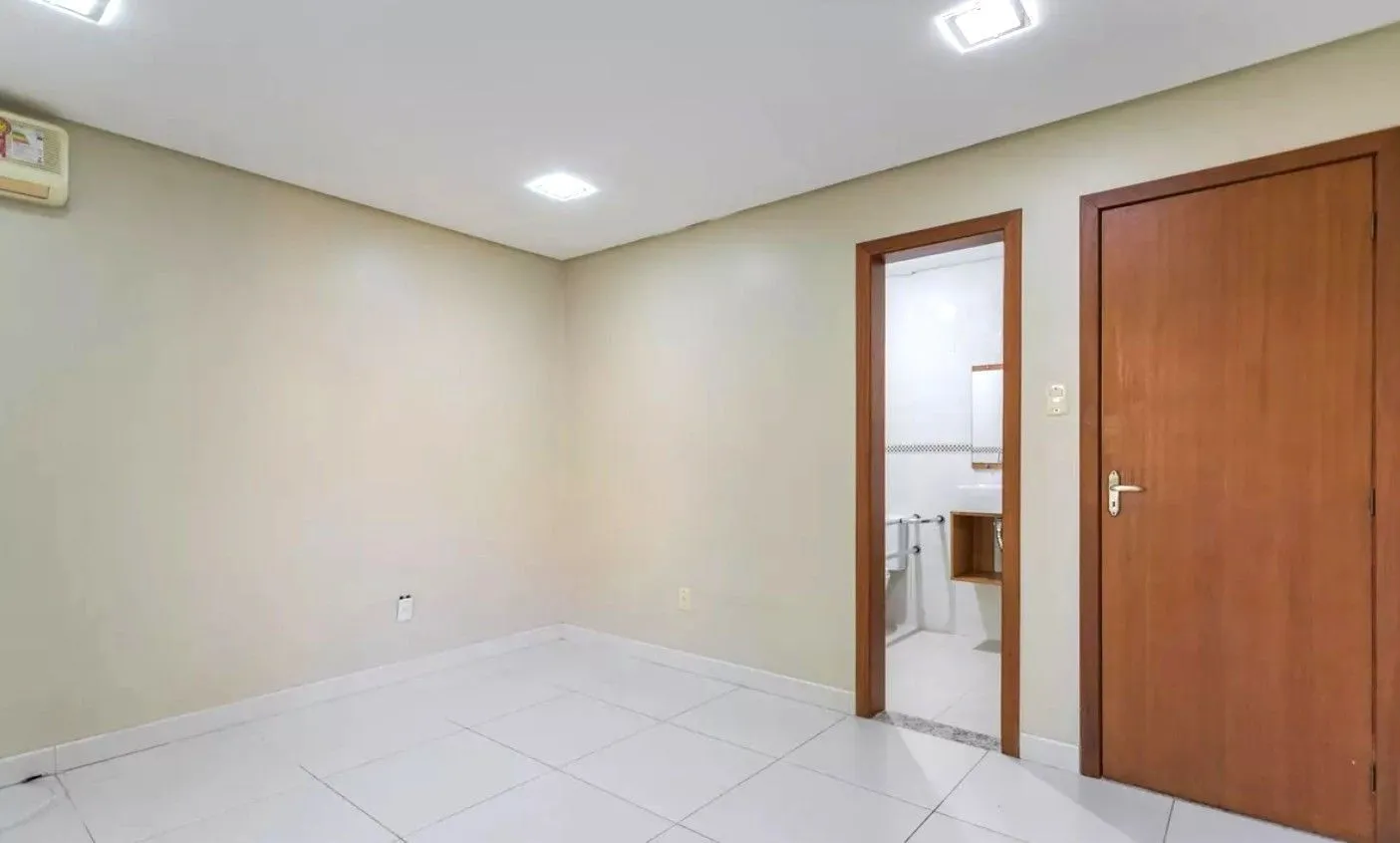 Imagem Casa no bairro Jardim Sabará de 4 dormitórios e 3 vagas DESOCUPADA