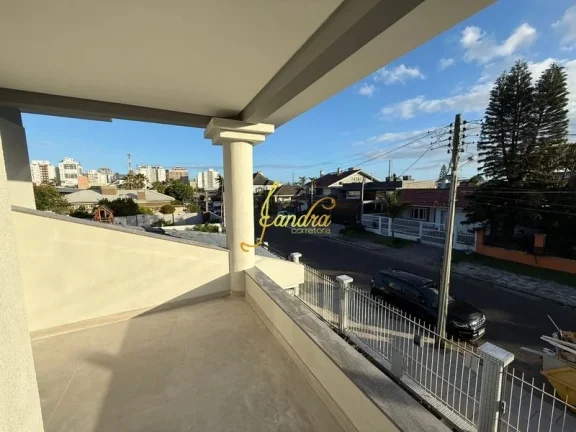 Imagem Sobrado em Zona Nobre de Capão, perto do Leve mais