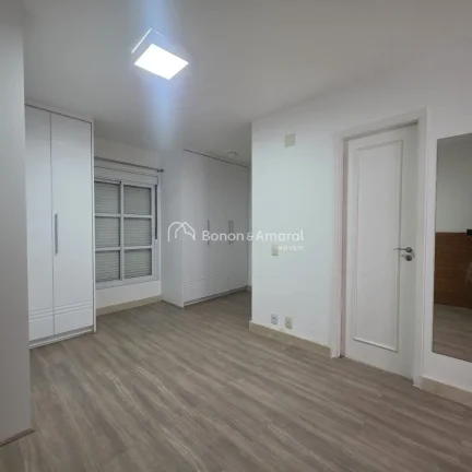 Imagem Localizada em um ambiente tranquilo, com apenas 59 residências, esta aconchegante e charmosa casa e...