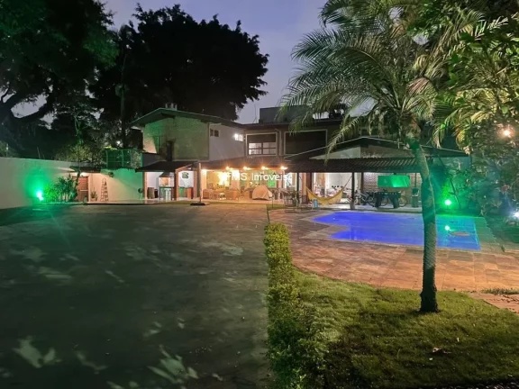 Imagem Casa de luxo à venda em São Paulo-SP, 4 quartos, 2 suítes, 3 salas, 5 banheiros, 6 vagas, 490m² no Alto de Pinheiros.