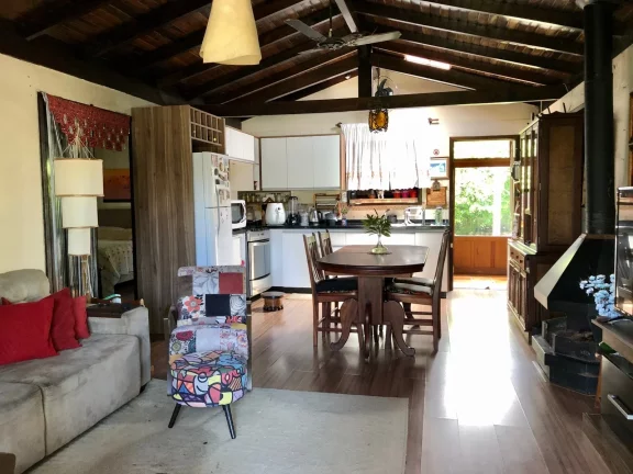 Imagem Oportunidade única: Casa dos sonhos em Garopaba com edícula e jardim exuberante!