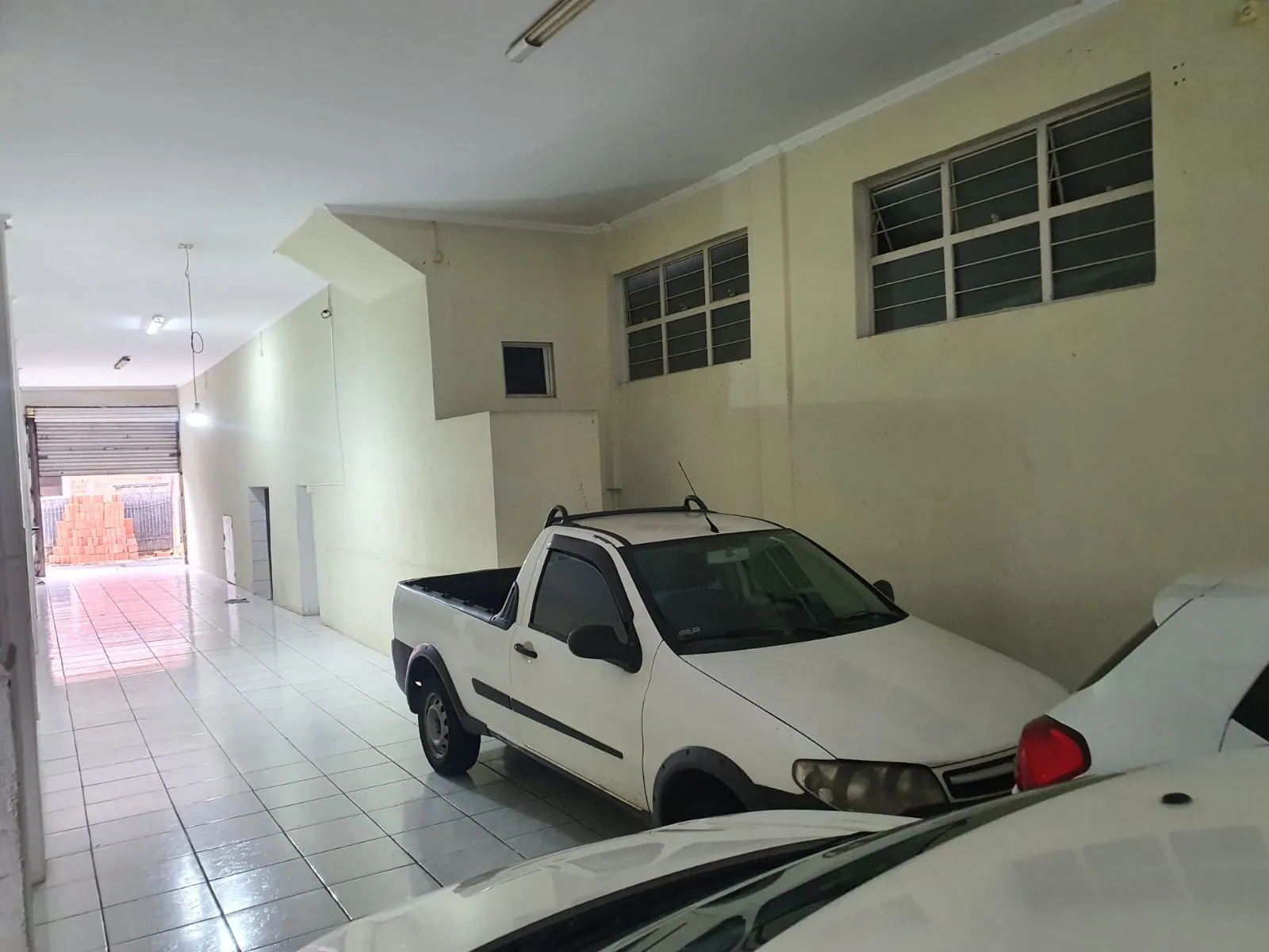 Imagem Oportunidade Única: Adquira Agora Este Espaço Comercial Espaçoso e Encantador no Bairro Jardim Simus!