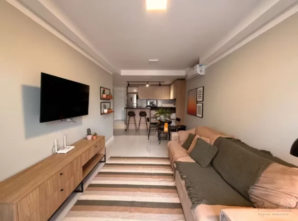 Imagem Descubra este moderno apartamento de aproximadamente 80 m², localizado no coração de Jurerê Lest...