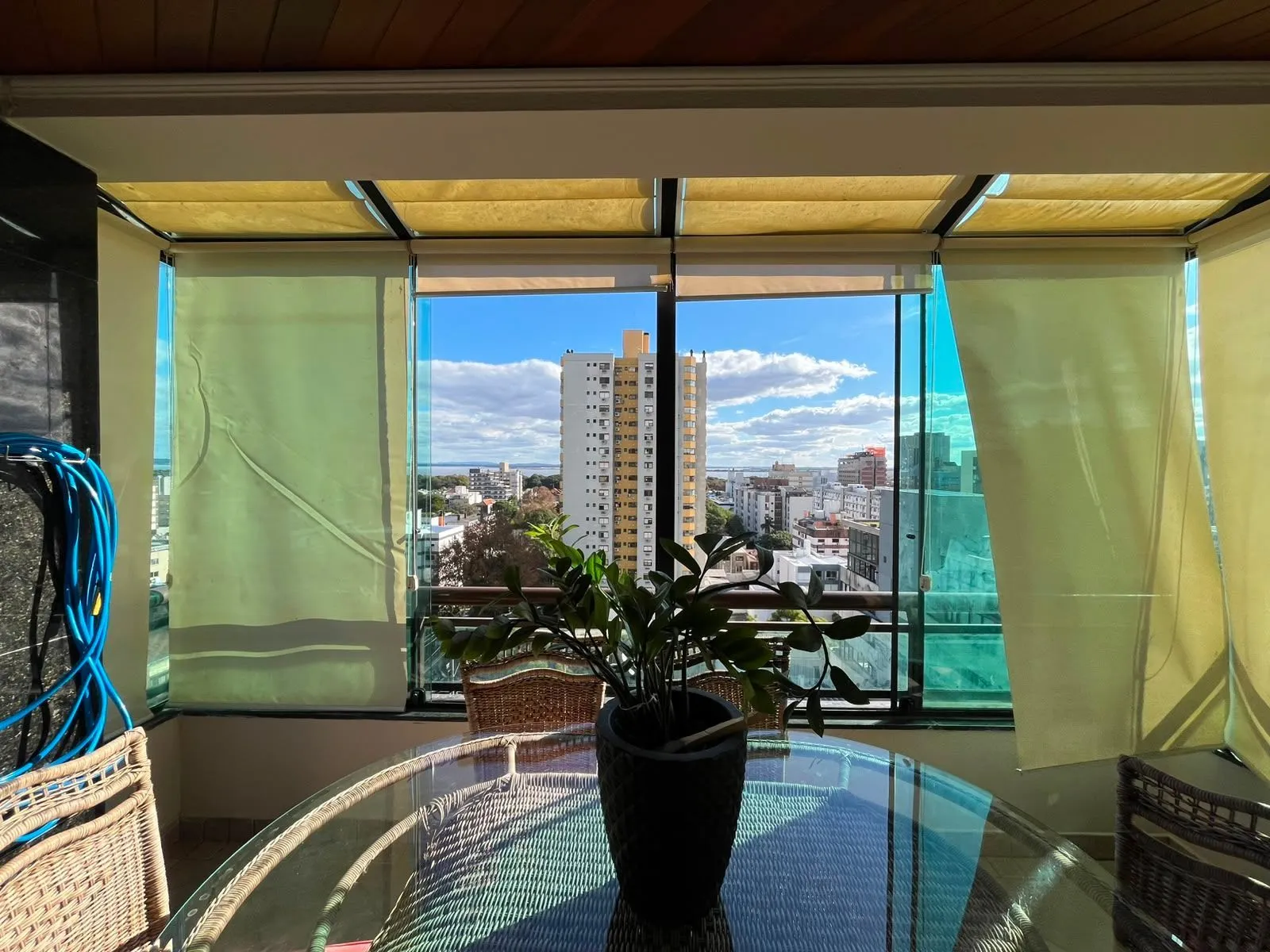 Imagem Apartamanto a venda no Menino Deus com 3 quartos e sacada