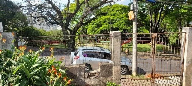 Imagem Terreno para Venda - 290.4m², 0 dormitórios, Santo Antonio, Porto Alegre