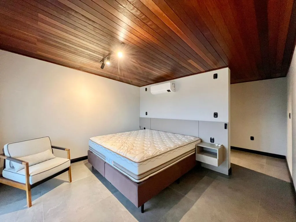 Imagem Casa em Condominio 4 Dormitórios - Bairro --