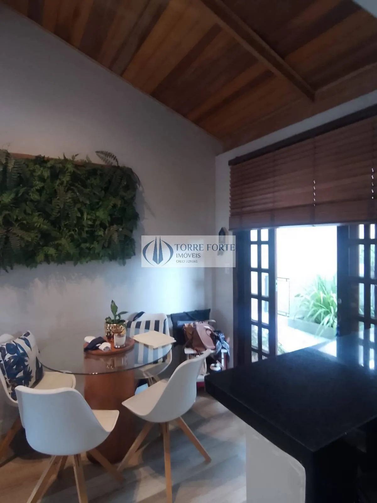 Imagem Casa com estilo moderno, 3 dormitórios, 4 vagas no Jardim Vila Galvão
