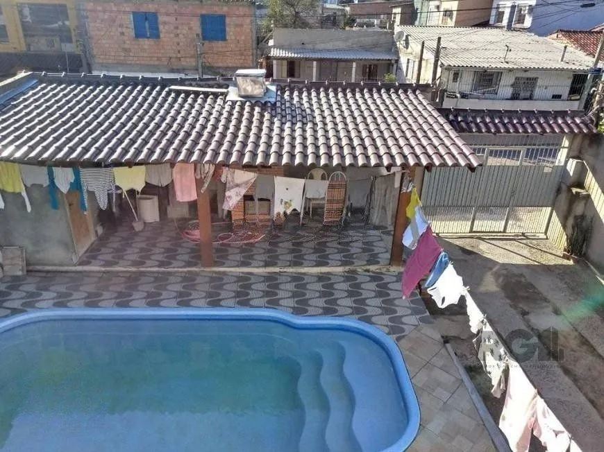 Imagem Casa de 191m² com 4 dormitórios, churrasqueira e piscina.