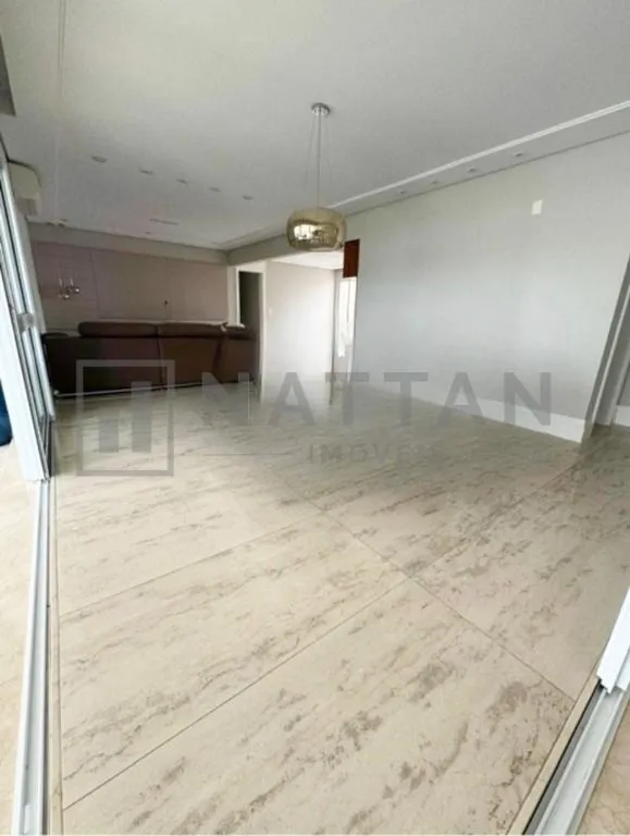 Imagem Apartamento com 3 suítes e 242 m², closet na suíte master, lavabo e 4 vagas de garagem