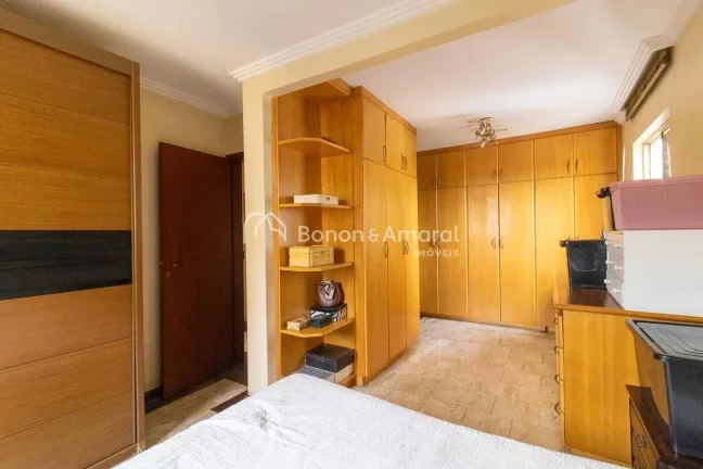 Imagem Localizado no charmoso bairro de Mansões Santo Antônio, este espaçoso apartamento de 80 metros qu...