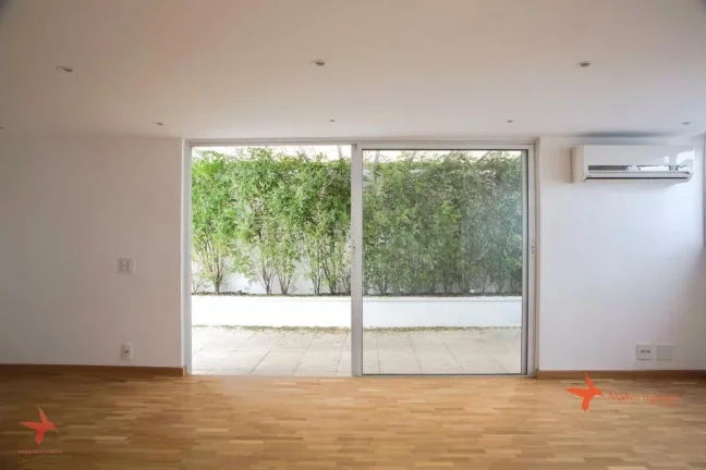 Imagem Cobertura de luxo com 3 quartos e 3 vagas na Vila Madalena, SP: sua oportunidade exclusiva!