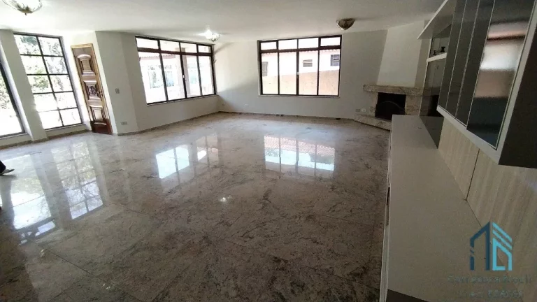 Imagem Casa, 04 quartos c/suíte, 02 subsolos tipo bunker, com 05 ambientes subterrâneos amplos, ideal para adega e estúdio, em Curitiba PR