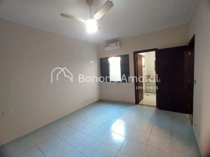 Imagem Casa à Venda com 4 Quartos no Taquaral