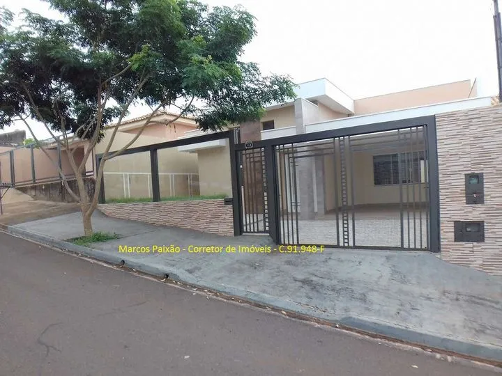 Casa com 3 Quartos à Venda, 193 m² em Parque Residencial Jardins - Presidente Prudente