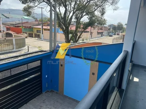 Imagem "Esse sobrado tá a 1 quarteirão do mar e tem até banco molhado na piscina!"