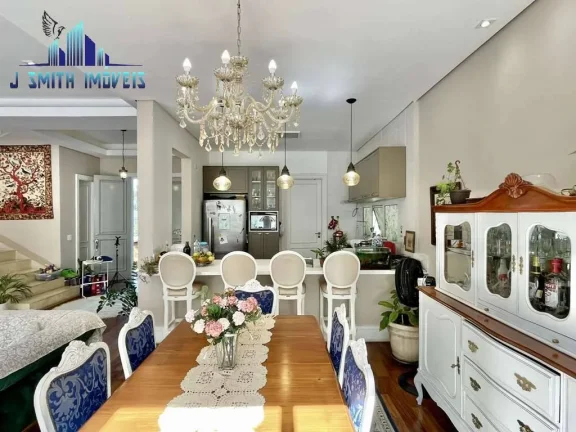 Imagem CASA NÉOCLÁSSICO, AMPLA EM TODOS AMBIENTES, PISCINA, 4 VAGAS, 4 SUÍTES.
